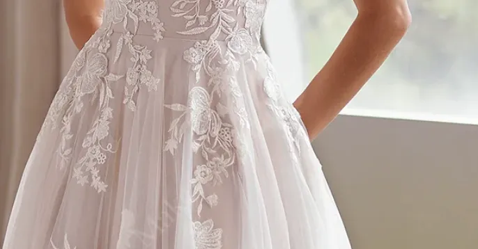 Delicate Shimmering Lace Wedding Gown With Sweetheart Bodice