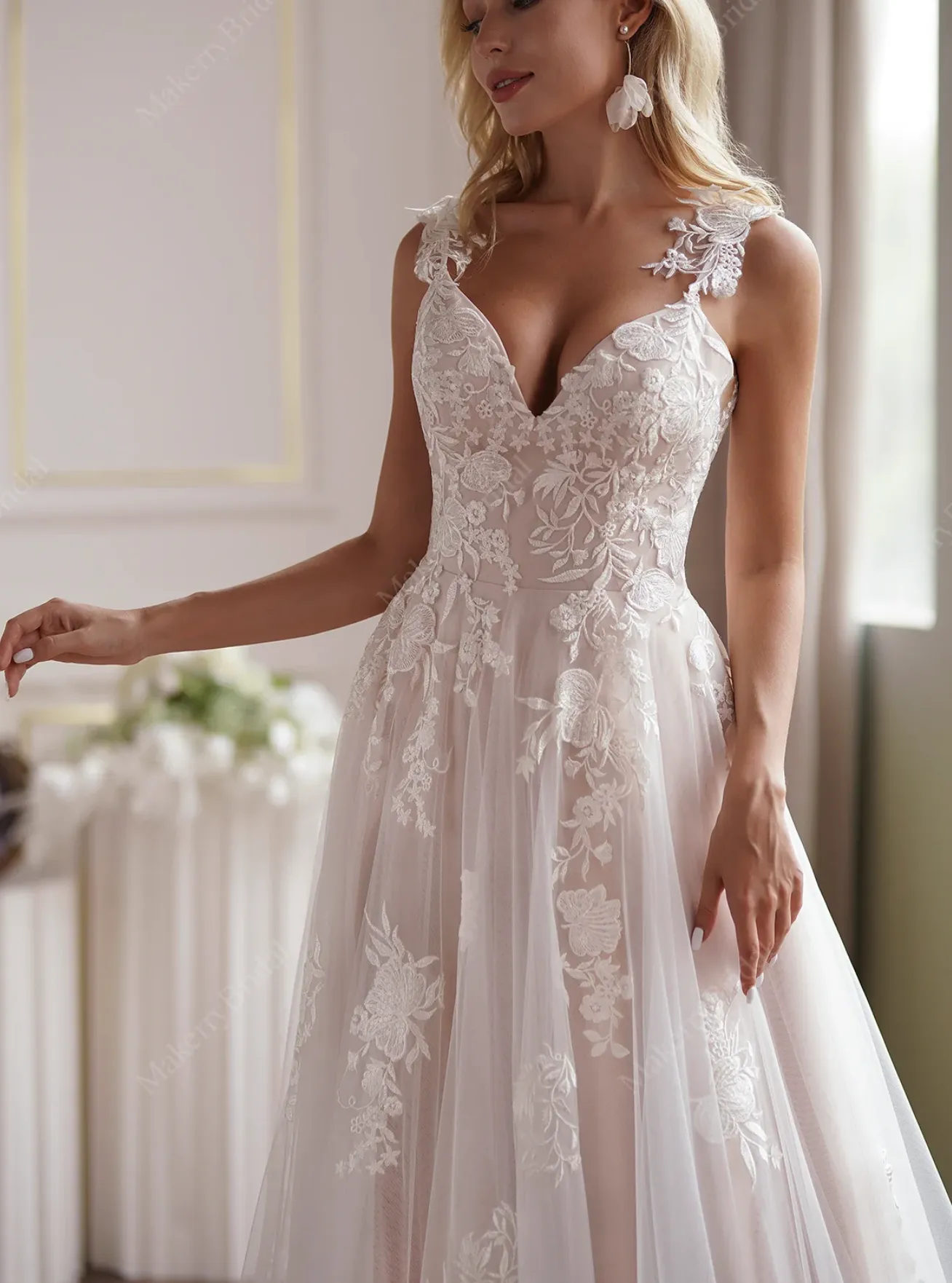 Delicate Shimmering Lace Wedding Gown With Sweetheart Bodice