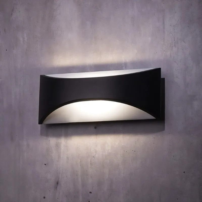 Moniro Outdoor Wall Light