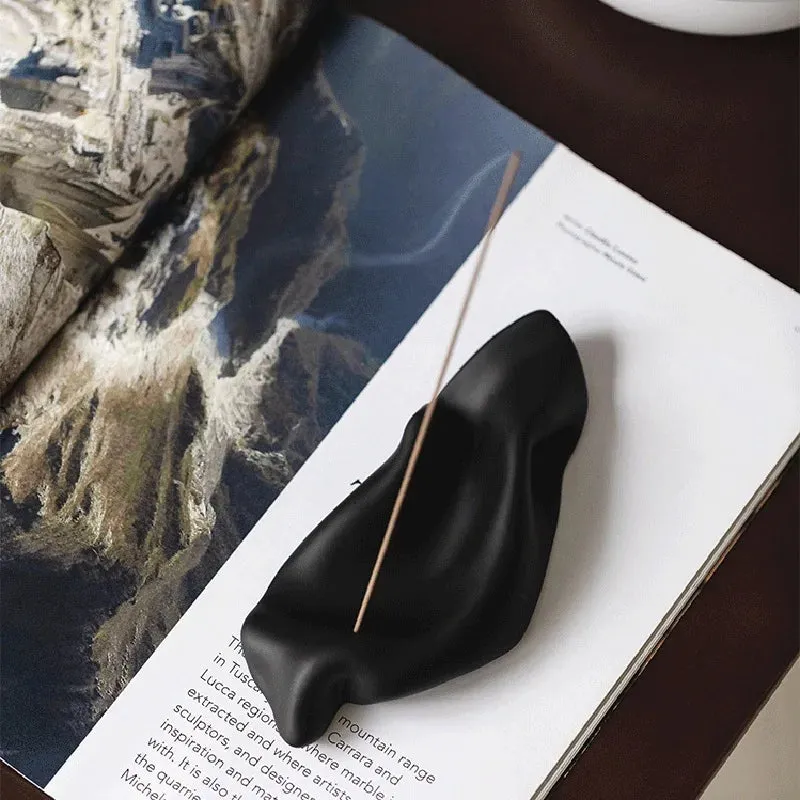 Yeknu Nordic Resin Incense Burner Irregular Calming Aroma Storage Base Balck White Plate Portable Decoration Home Office Decor